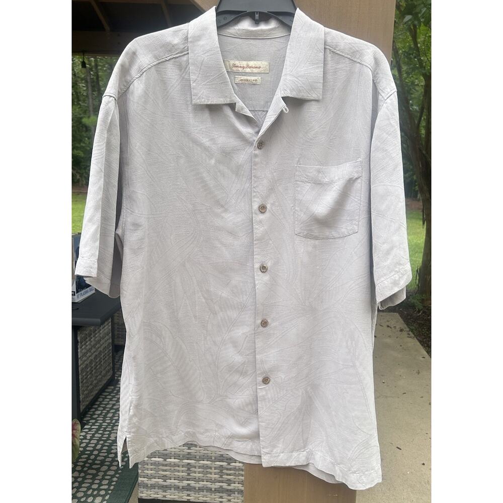 Tommy Bahama Men's Gray Silk Button Up Shirt Size Large Measurements in Descrip